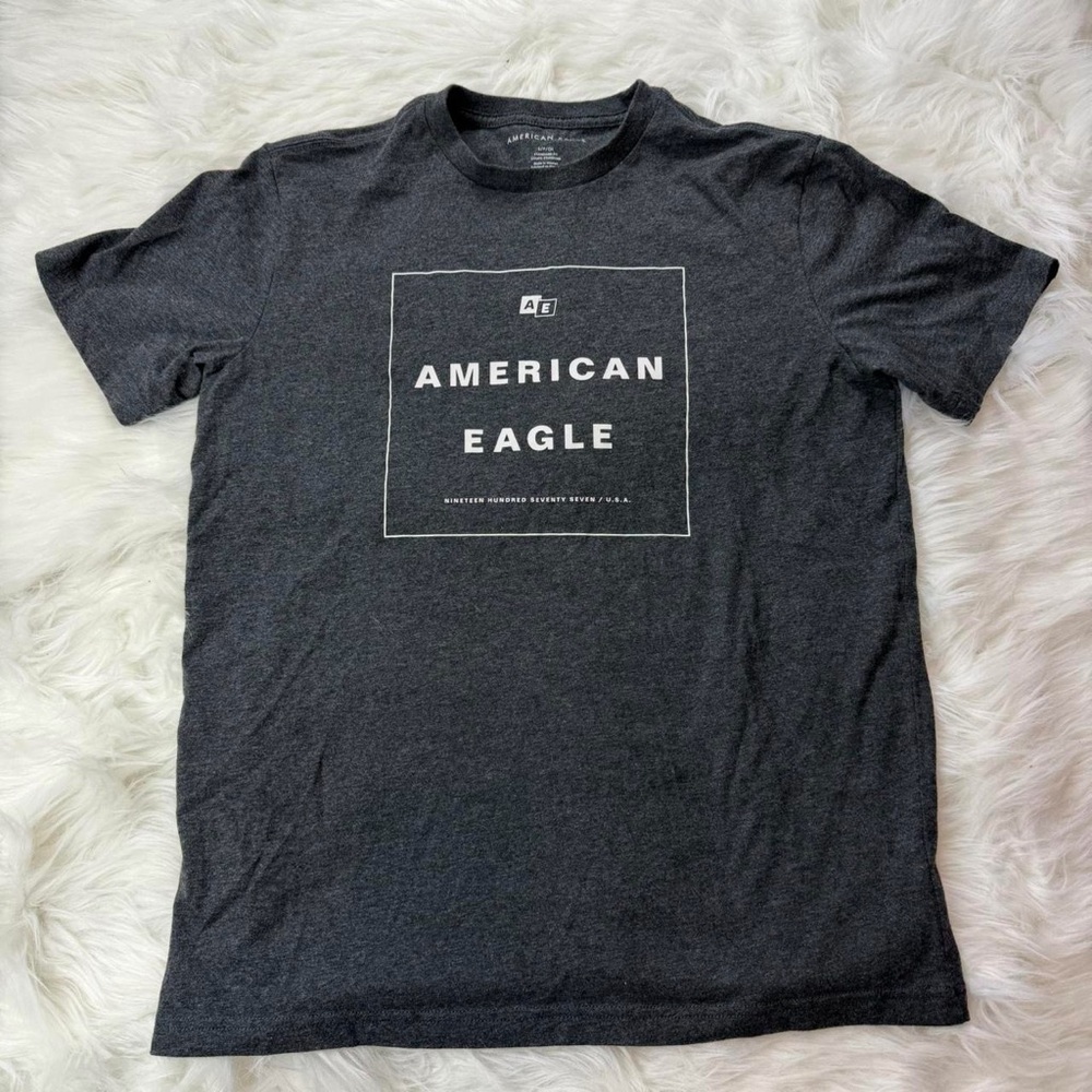 American Eagle Outfitters Men's Gray T-Shirt